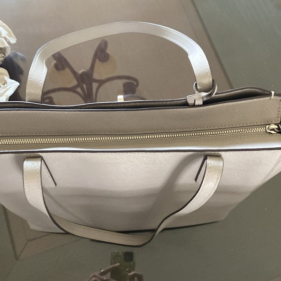 Michael Kors large leather tote.  Mint condition.  Pearl gray - Picture 7 of 12
